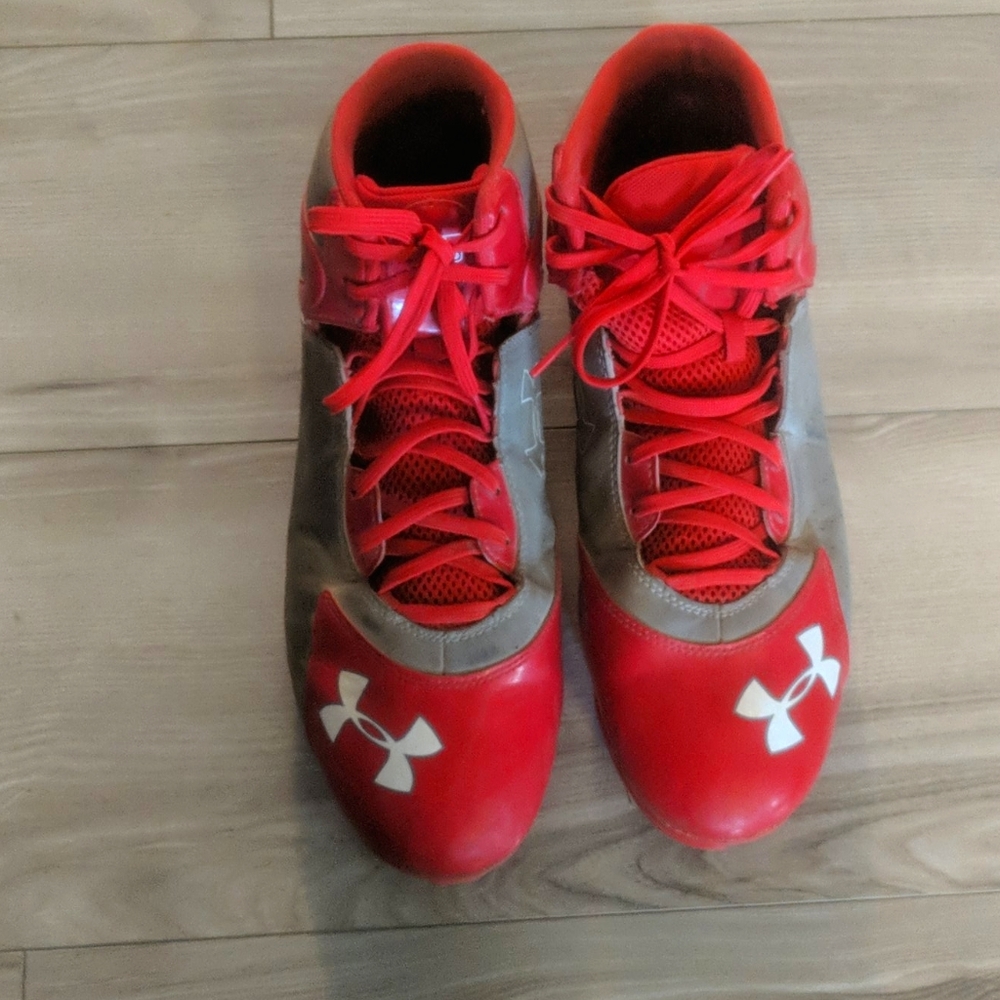 Like new Men's under armour baseball shoes sz 13